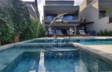 Imagem: A casa em condomínio possui 5 Dormitórios, 5 Banheiros, 3