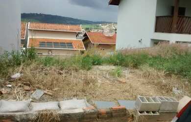 Imagem: O terreno possui 300m² de Área e está localizado em Lenheiro