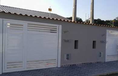 Imagem: A casa possui 2 Dormitórios, 2 Banheiros, 2 Vagas na garagem