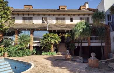 Imagem: O depósito possui 4 Vagas na garagem, 490m² de Área e está