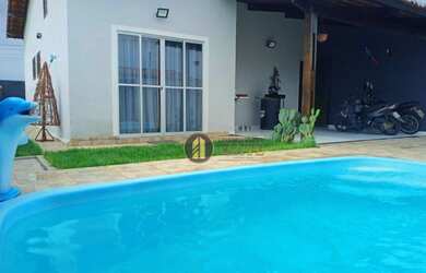 Imagem: A casa possui 2 Dormitórios, 2 Banheiros, 3 Vagas na garagem