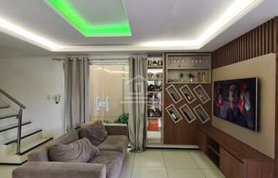 Imagem: A casa possui 4 Dormitórios, 5 Banheiros, 4 Vagas na garagem