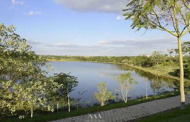 Imagem: O terreno possui 1.000m² de Área e está localizado em Porto
