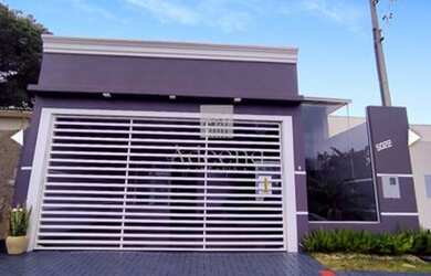 Imagem: A casa possui 2 Dormitórios, 1 Banheiro, 1 Vaga na garagem