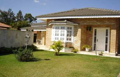 Imagem: A casa em condomínio à venda possui 4 Dormitórios, 5 Banheiros