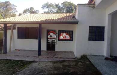 Imagem: A casa em condomínio possui 2 Dormitórios, 2 Banheiros, 5