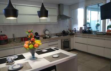 Imagem: A casa em condomínio possui 4 Dormitórios, 4 Banheiros, 4