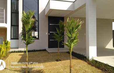 Imagem: A casa possui 3 Dormitórios, 3 Banheiros, 2 Vagas na garagem