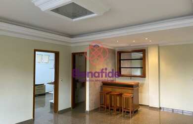 Imagem: A casa possui 4 Dormitórios, 3 Banheiros, 2 Vagas na garagem