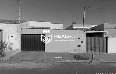 Imagem: A casa possui 1 Dormitório, 1 Banheiro, 1 Vaga na garagem