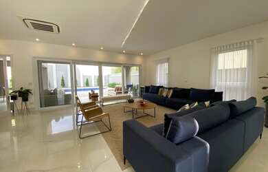 Imagem: A casa em condomínio possui 4 Dormitórios, 5 Banheiros, 4