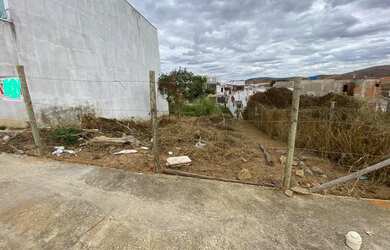 Imagem: O terreno possui 200m² de Área e está localizado em Bairro