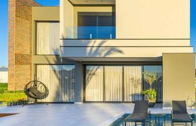 Imagem: A casa em condomínio possui 4 Dormitórios, 5 Banheiros, 5