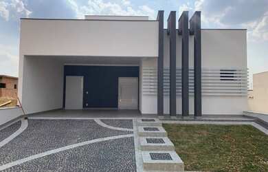 Imagem: A casa em condomínio possui 3 Dormitórios, 2 Banheiros, 2