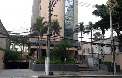 Imagem: O depósito possui 3 Vagas na garagem e 144m² de Área e está