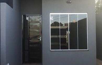 Imagem: A casa possui 2 Dormitórios, 1 Banheiro, 4 Vagas na garagem