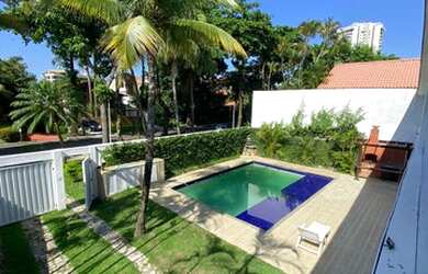 Imagem: A casa em condomínio possui 5 Dormitórios, 1 Banheiro, 3 Vagas