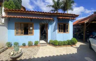 Imagem: A casa possui 3 Dormitórios, 3 Banheiros, 3 Vagas na garagem