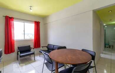 Imagem: O apartamento possui 2 Dormitórios, 1 Banheiro, 1 Vaga na garagem