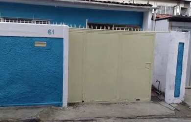 Imagem: A casa possui 2 Dormitórios, 1 Banheiro, 2 Vagas na garagem