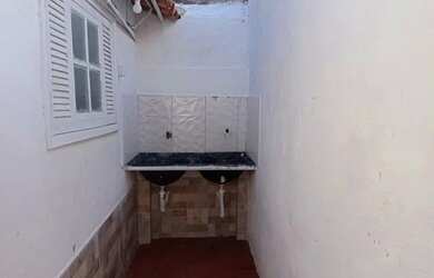 Imagem: A casa possui 2 Dormitórios, 1 Banheiro e está localizado