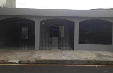 Imagem: A casa possui 2 Dormitórios, 2 Banheiros, 1 Vaga na garagem