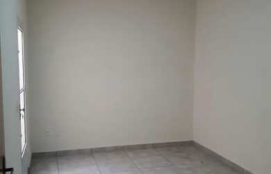 Imagem: A casa possui 2 Dormitórios, 2 Banheiros, 1 Vaga na garagem