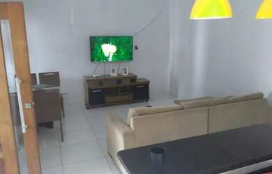 Imagem: A casa possui 3 Dormitórios, 2 Banheiros, 2 Vagas na garagem