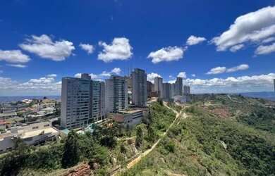 Imagem: O apartamento possui 2 Dormitórios, 2 Banheiros, 2 Vagas na