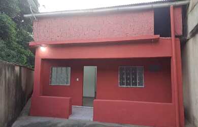 Imagem: A casa possui 2 Dormitórios, 1 Banheiro, 3 Vagas na garagem