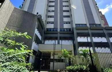 Imagem: O apartamento possui 4 Dormitórios, 3 Banheiros, 2 Vagas na