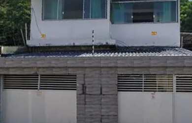 Imagem: A casa possui 4 Dormitórios, 3 Banheiros, 2 Vagas na garagem