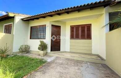 Imagem: A casa possui 2 Dormitórios, 1 Banheiro, 2 Vagas na garagem