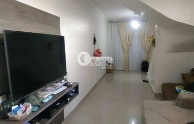 Imagem: A casa possui 3 Dormitórios, 2 Banheiros, 2 Vagas na garagem