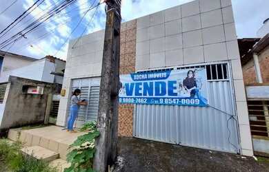 Imagem: A casa possui 3 Dormitórios, 1 Banheiro, 1 Vaga na garagem