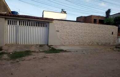 Imagem: A casa possui 4 Dormitórios, 4 Banheiros e está localizado