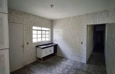 Imagem: A casa possui 5 Dormitórios, 1 Banheiro e está localizado