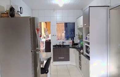 Imagem: A casa possui 2 Dormitórios, 2 Banheiros, 4 Vagas na garagem