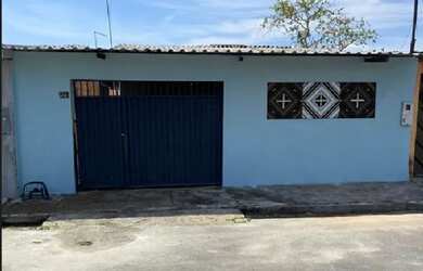 Imagem: A casa possui 2 Dormitórios, 1 Banheiro, 2 Vagas na garagem