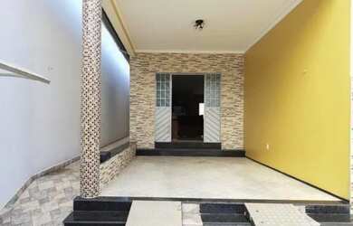 Imagem: A casa possui 2 Dormitórios, 1 Banheiro, 1 Vaga na garagem