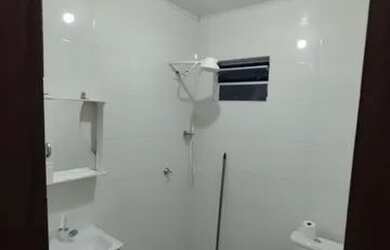 Imagem: A casa possui 1 Dormitório, 1 Banheiro e está localizado