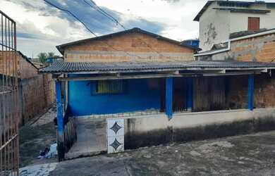 Imagem: A casa possui 3 Dormitórios, 2 Banheiros, 2 Vagas na garagem