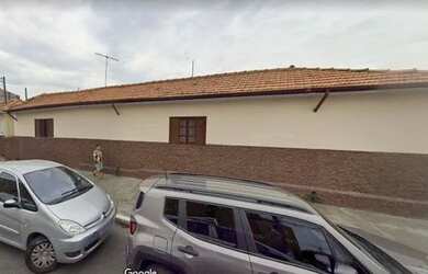 Imagem: A casa possui 2 Dormitórios, 1 Banheiro, 3 Vagas na garagem