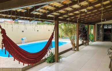 Imagem: A casa possui 3 Dormitórios, 4 Vagas na garagem e está localizado