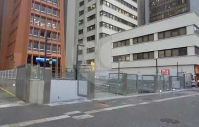 Imagem: O depósito possui 5 Vagas na garagem e 669m² de Área e está