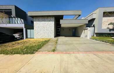 Imagem: A casa em condomínio possui 3 Dormitórios, 4 Banheiros, 4