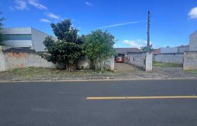 Imagem: O terreno possui 750m² de Área e está localizado em Pedro