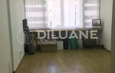 Imagem: O depósito possui 1 Vaga na garagem e 28m² de Área e está