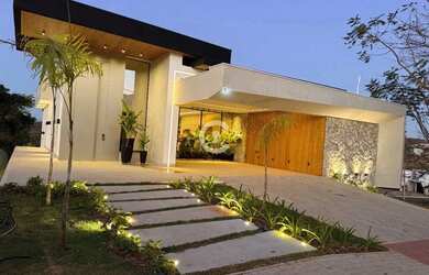 Imagem: A casa em condomínio possui 5 Dormitórios, 4 Banheiros, 4