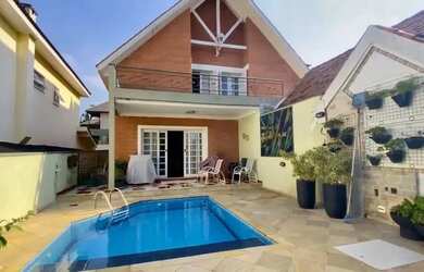 Imagem: A casa em condomínio possui 4 Dormitórios, 5 Banheiros, 4